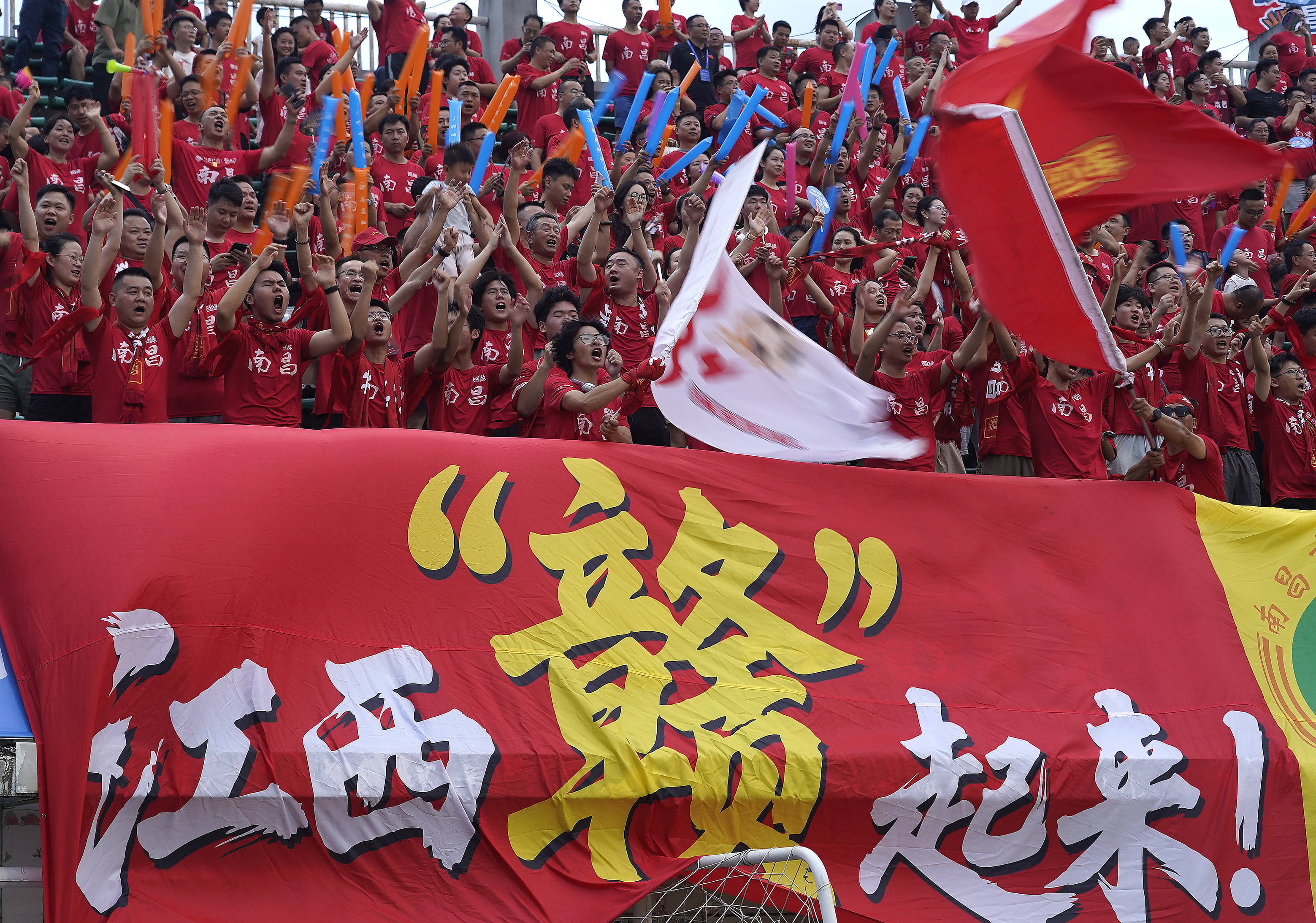 客场大战带来意想不到的精彩赛况，球迷大呼过瘾的简单介绍